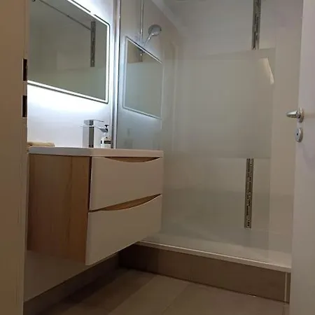 Tres Bel Rez De Jardin De 53m2. Apartment *